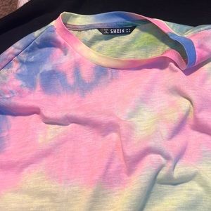 Tie-dye cropped tee.
